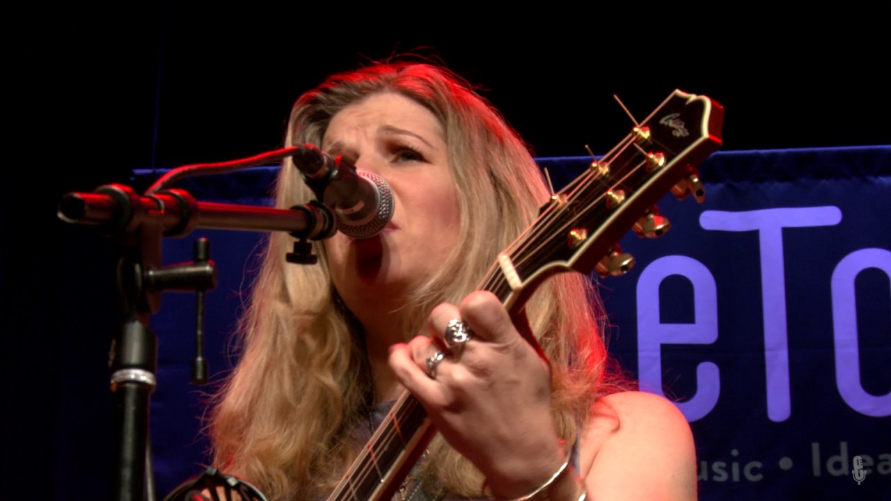 Dar Williams - Emerald (eTown webisode #1113)