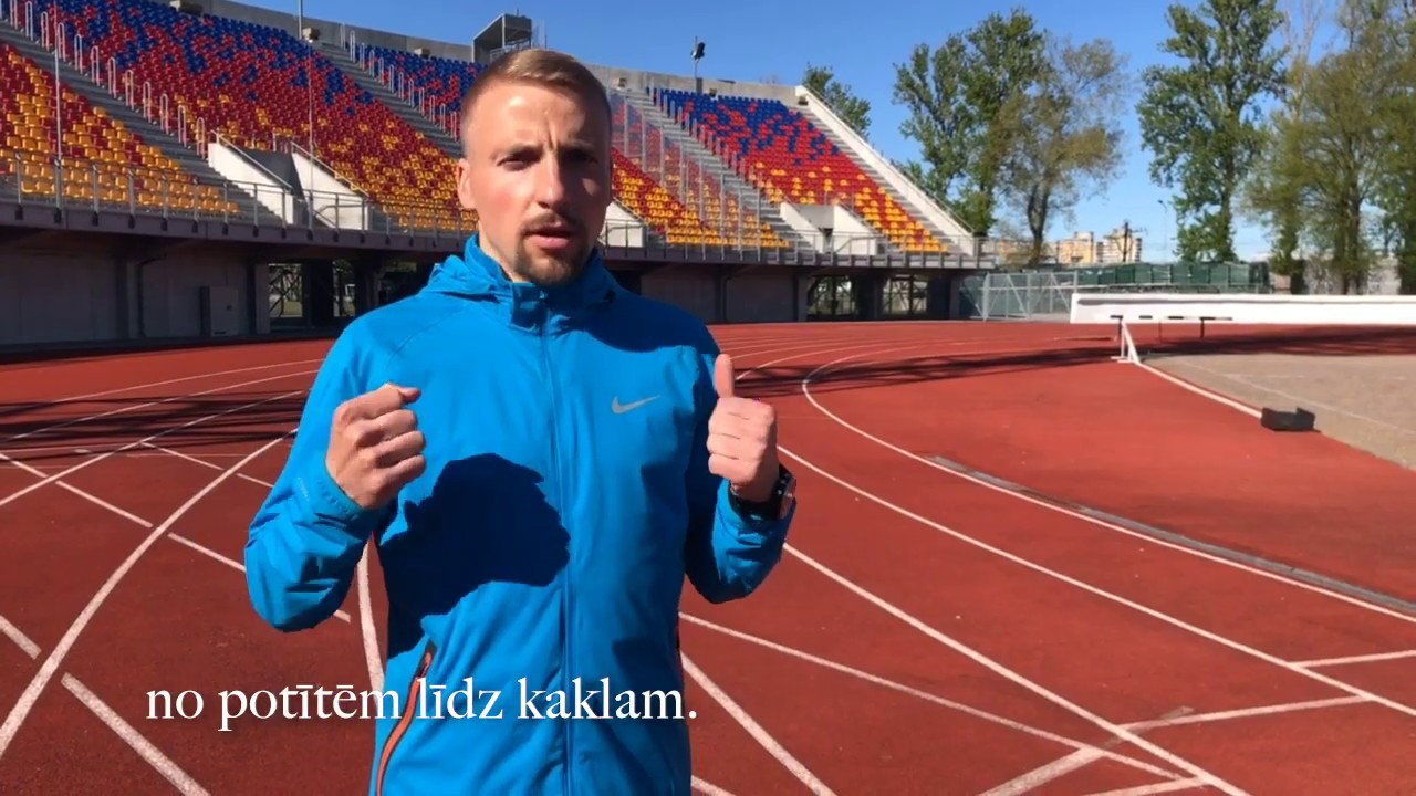 Iesildīšanās pirms treniņa/skrējiena ar treneri un garo distanču skrējēju Jāni Girgensonu.