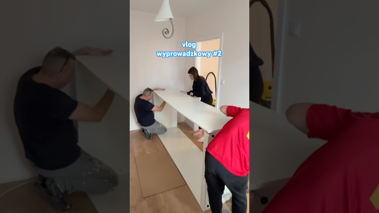 składamy szafę 🔨 #remont #wyprowadzka #ytshorts