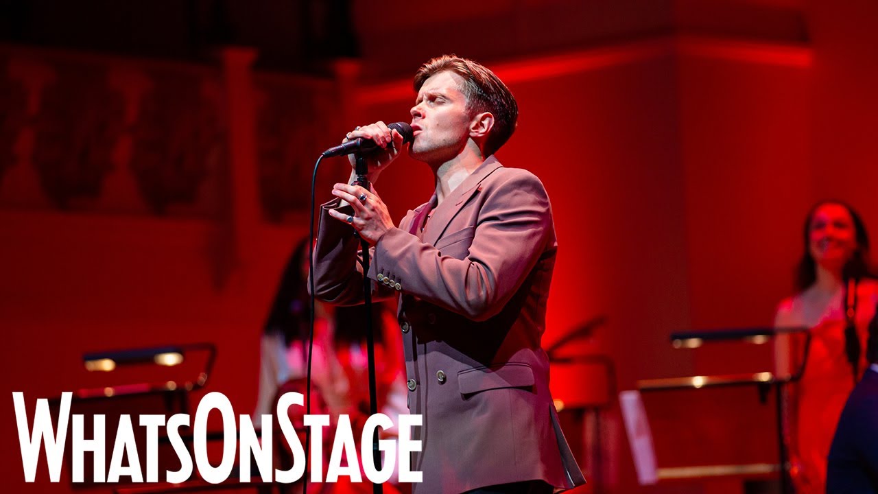 Rob Houchen sings 