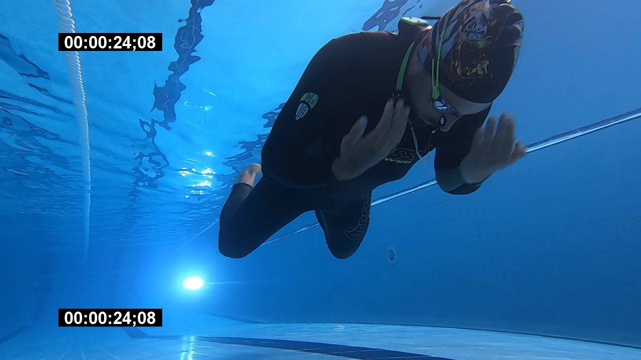 entrenamiento de apnea serie rota 100 metros 20'' de respiración 50 metros de Daniel Accien Escudier