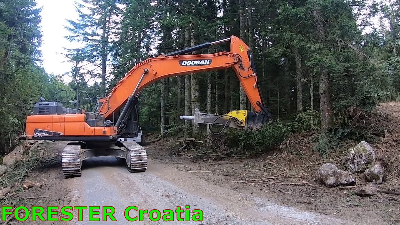 Doosan DX340-  Road construction