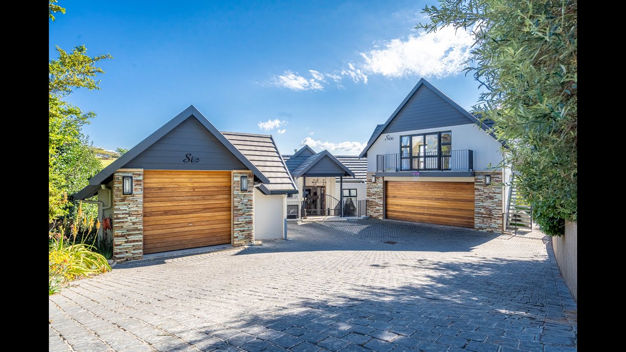 Upmarket House for sale in Cotswold Downs Estate