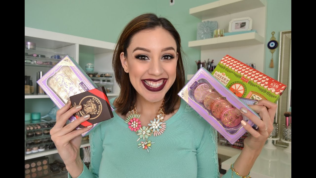 BLUSH | Holiday Gift Guide For Beauty Lovers