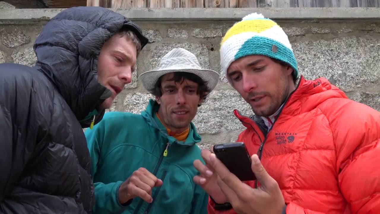 Highline between Ravanel Mummery peaks - Moments Suspendus