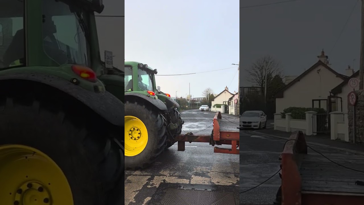 Railroad crossing in Athenry dzelcela parbrauktuve athenry