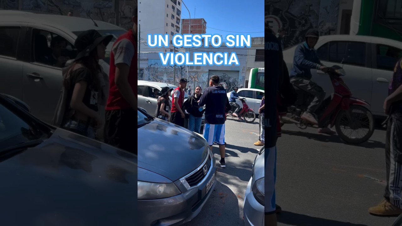 Hinchas de Racing cuidaron a uno de Independiente y evitaron que provoque a otros con su camiseta