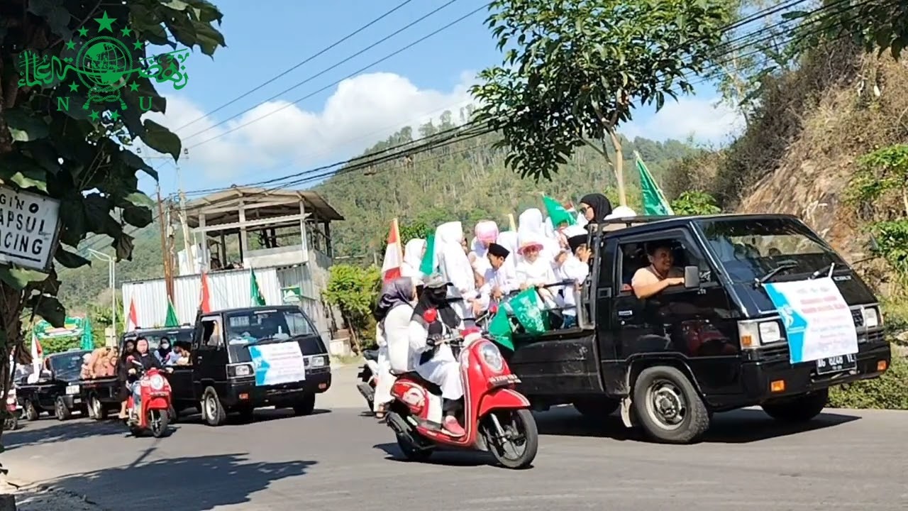 Pawai Kaum Bersarung