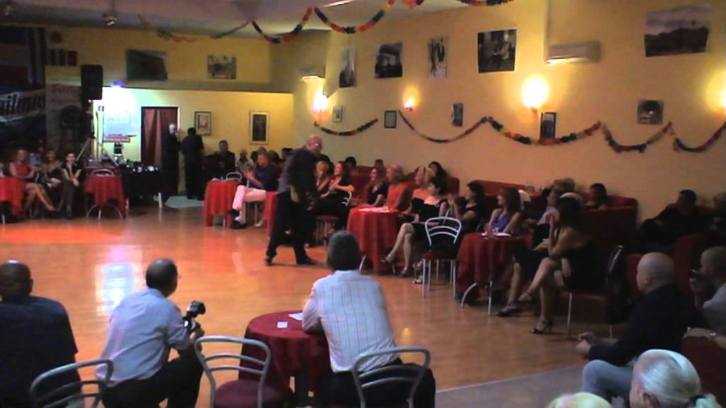 Mirada y cabeceo, simulazione. MILONGA di Elsiano 20110930.VOB