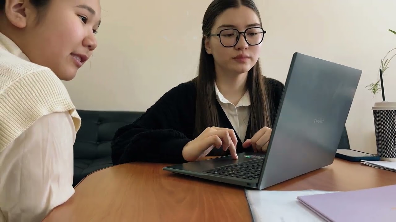 Жас мобилограф