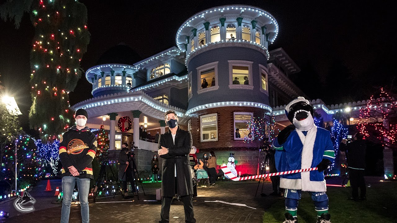 Michael Bublé & Elias Pettersson Sing Christmas Carols