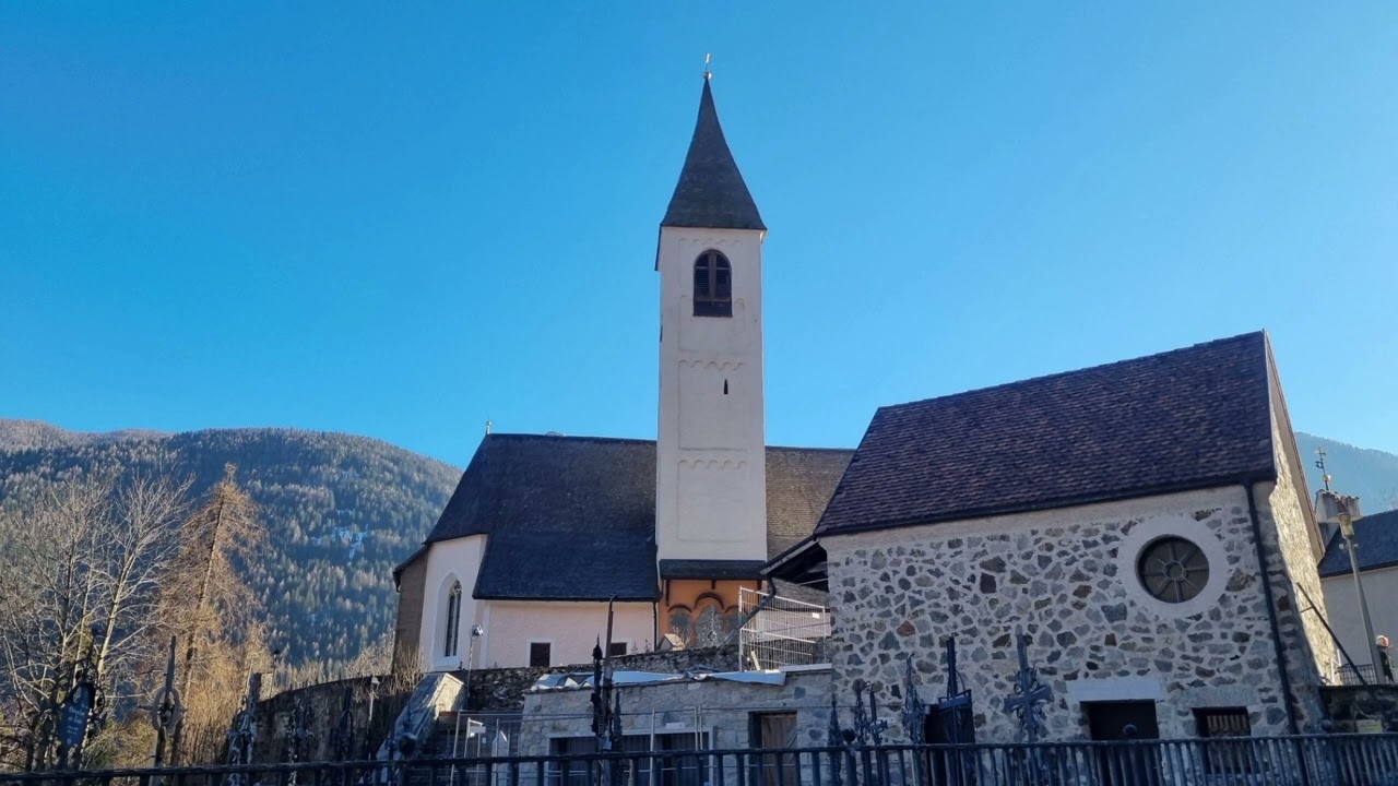 Pfarrkirche St. Walburg Ultental (S&uuml;dtirol) Abendl&auml;uten