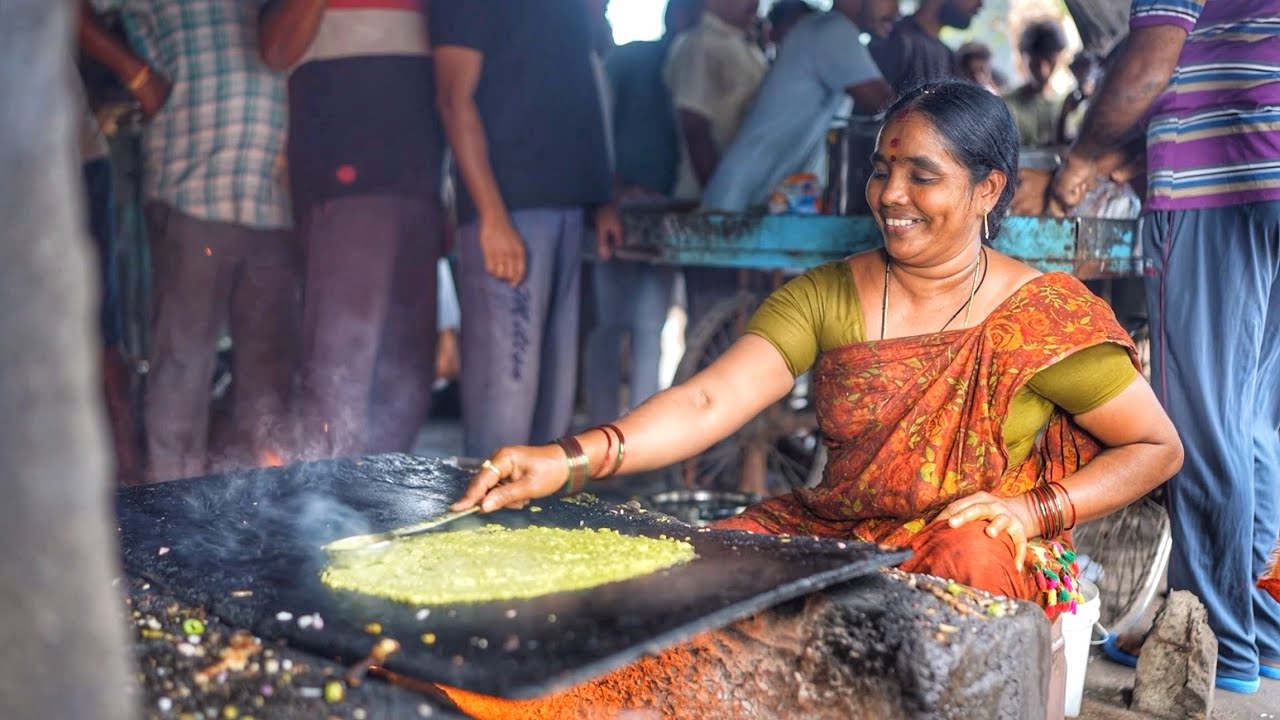 1000 People Everyday - Jyoti Amma Special Upma Pesarattu | Indian highway Food @IndianFoodExplorer