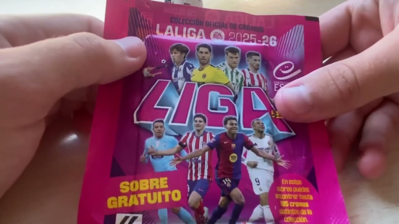 1 SOBRE LIGA ESTE 2025 26  me sale cromo del FCB cool 
