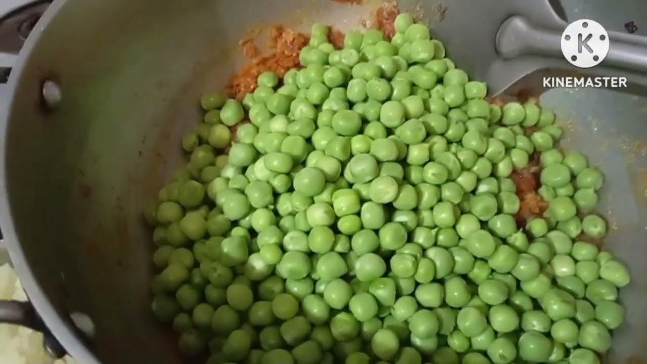 Home made healthy recipe! New tareeke se bnaya aloo, matar ki sabji ! Kam masale se! 