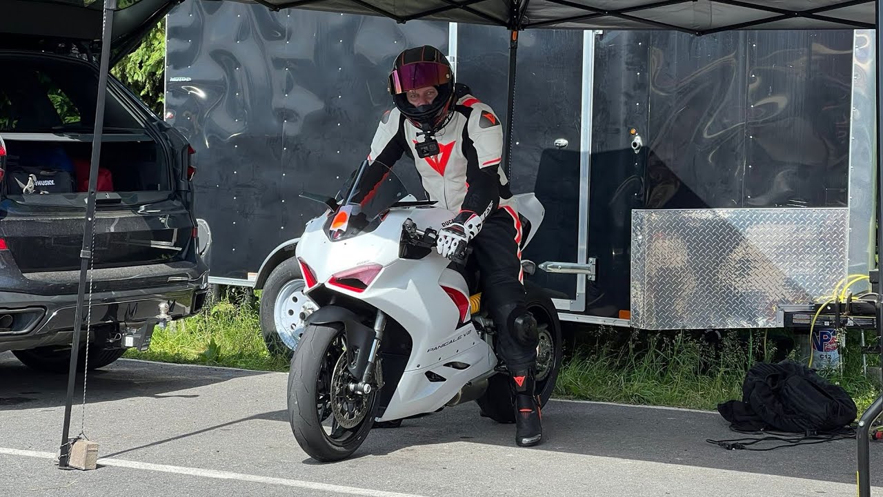 Ducati Panigale V2 running with buddy’s at NYST