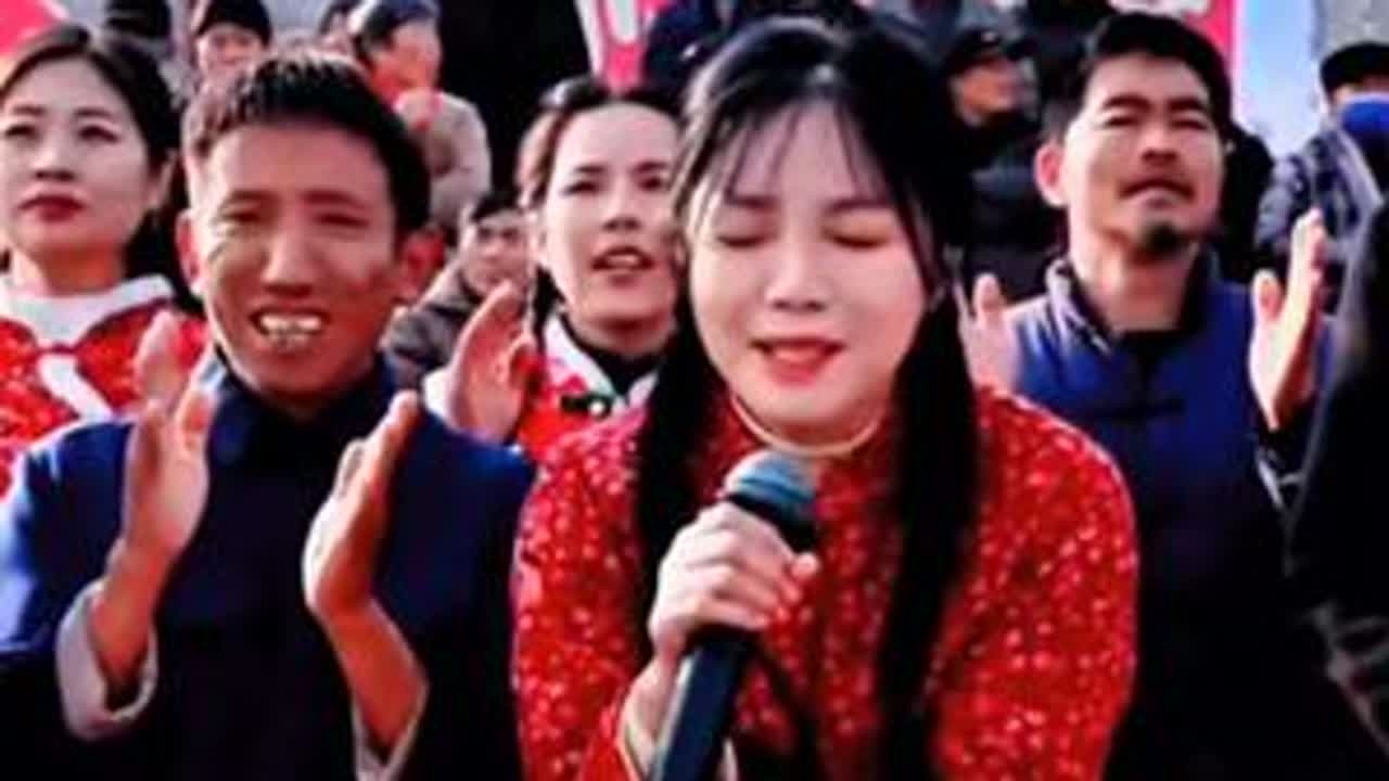@小土妹(不忘初心) 小土妹兄妹俩一路走来真不容易，一曲《云朵上的梦》感动自己也感动所有土家人#小土妹乡村大舞台 #录屏制作分享 #上热门 #谢谢点赞关注