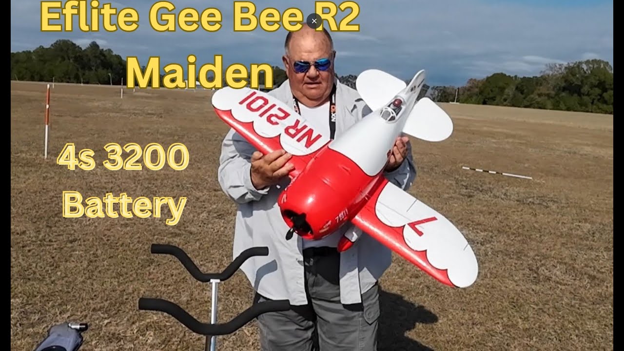 Первый полет самолета Eflite 1m Gee Bee R2 с батареей 4S 3200 на неровной взлетно-посадочной полосе.