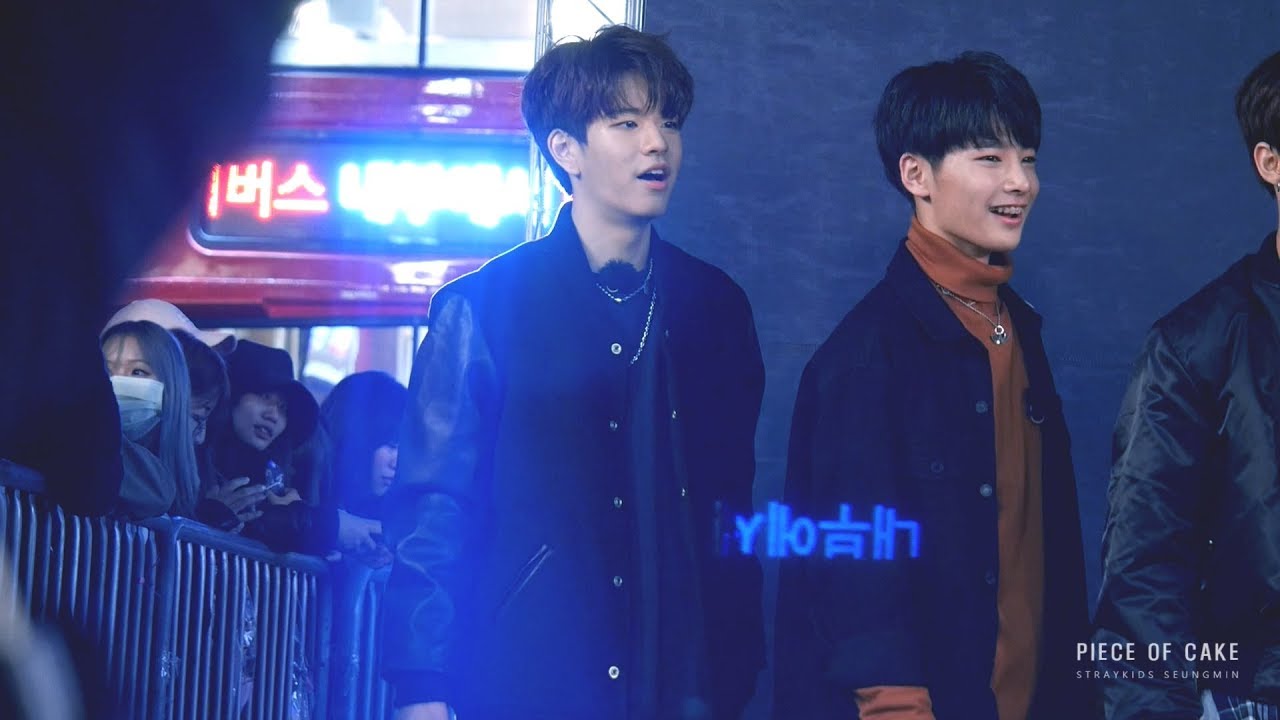 171109 STRAYKIDS 신촌 버스킹 Runner's High Reaction 승민 focus