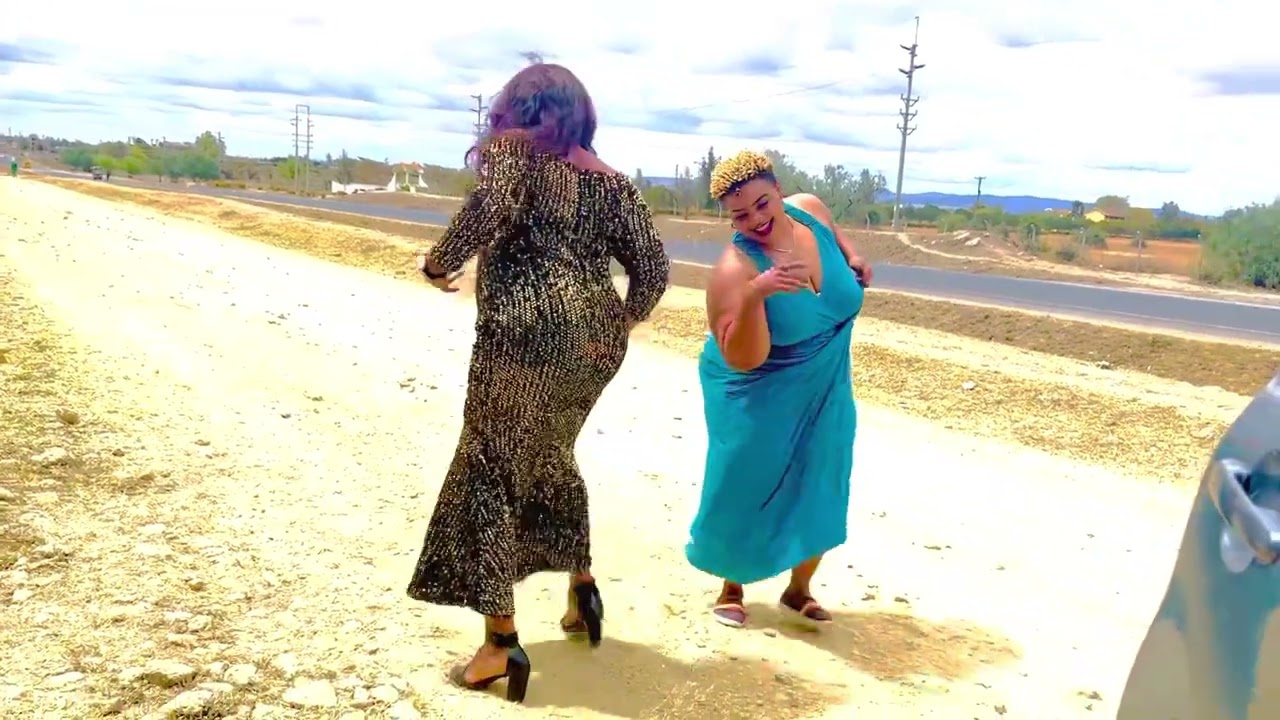 SWITMAGGY and CHECHE dancing Ikinya ya kwitu by Myello