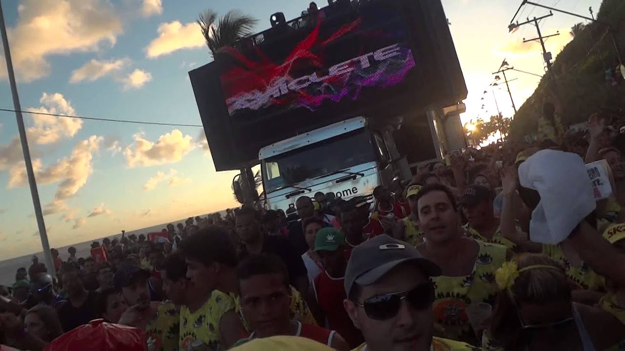 Chiclete - Bateu Saudade - Carnaval 2013 - Bloco Camaleão - Domingo