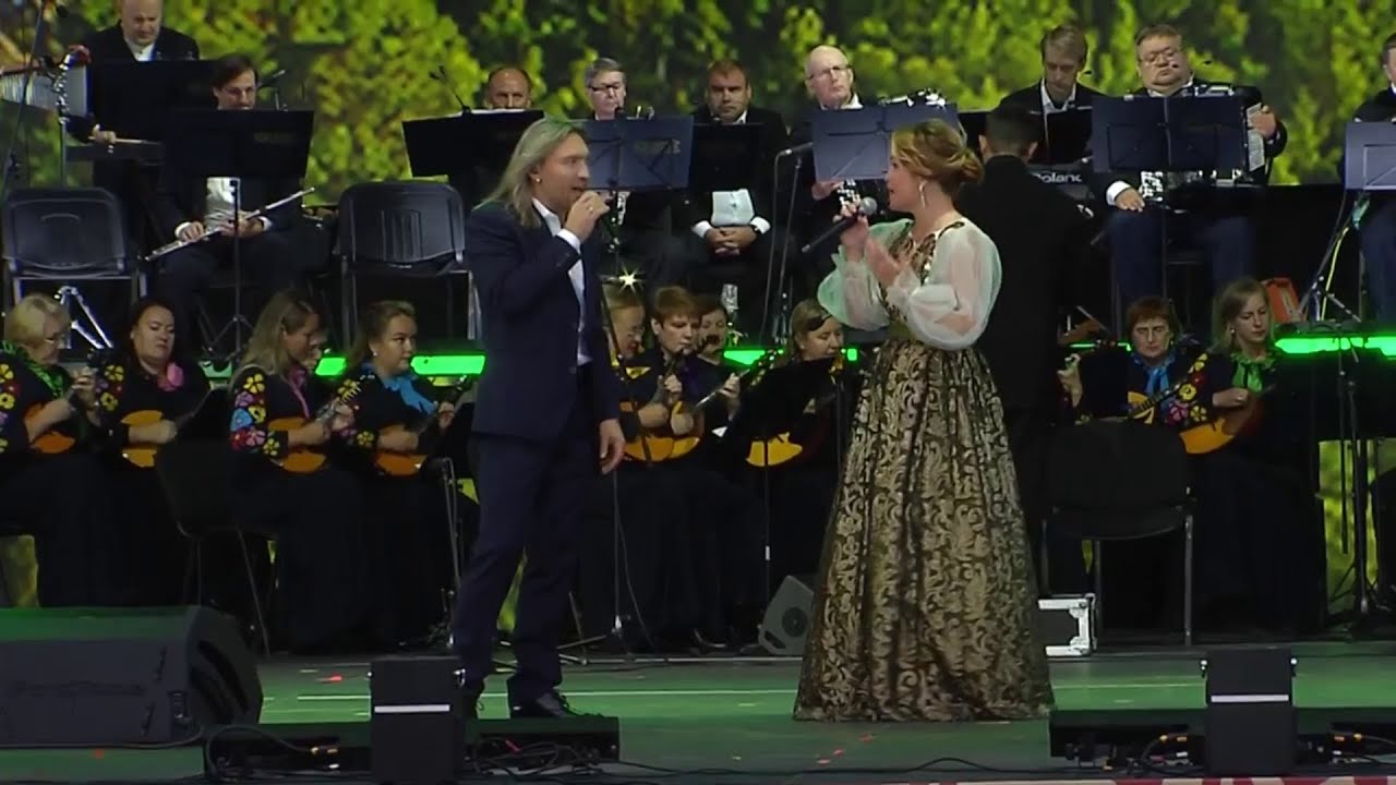 Пётр Елфимов и Клара Полухина - Красно солнышко (Минусинск, 20.08.2023 г.)