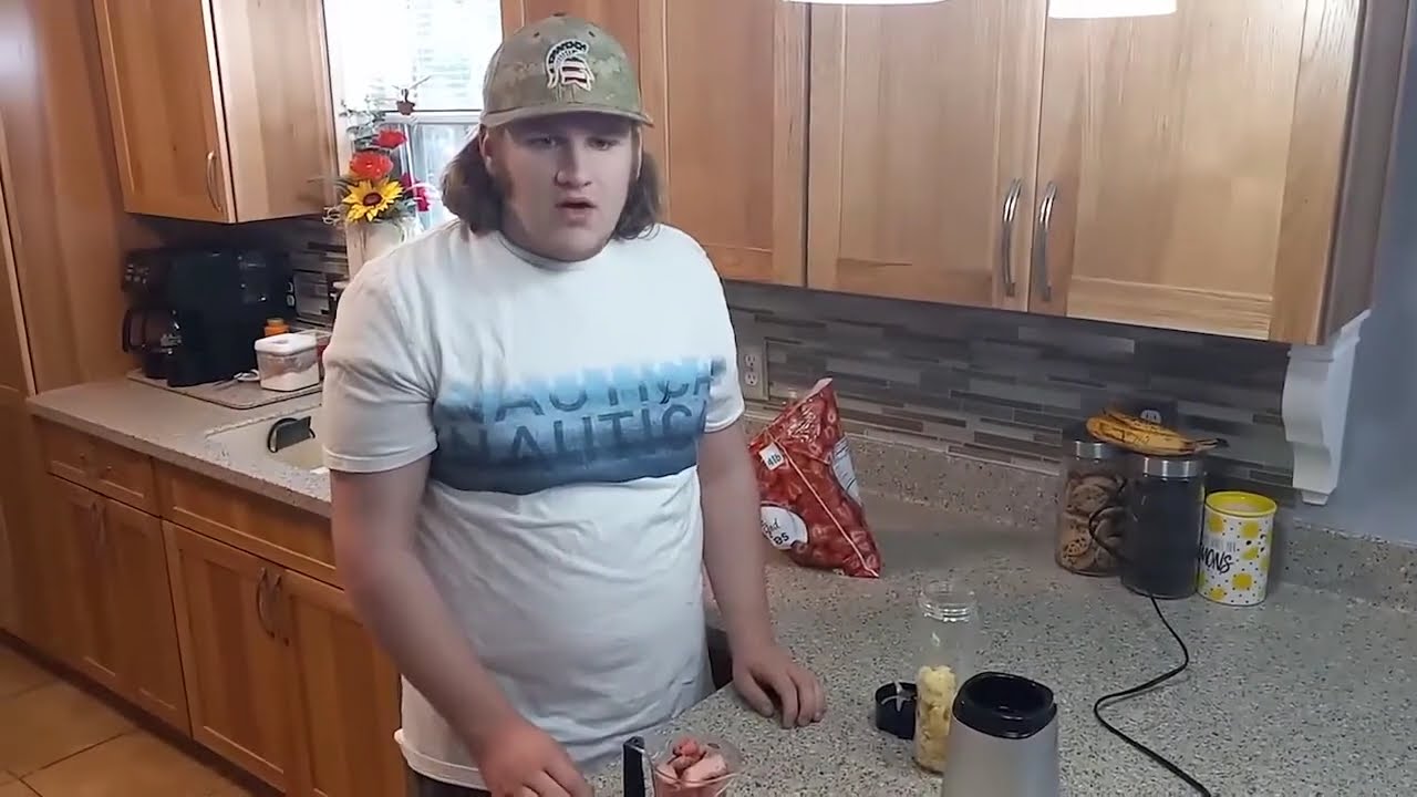How to make a smoothie like me(Reupload)