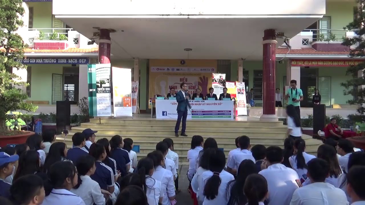 Chuyên gia tâm lí Huỳnh Anh Bình tư vấn hướng nghiệp tại THPT Cần Giuộc, LA.(Part 1)