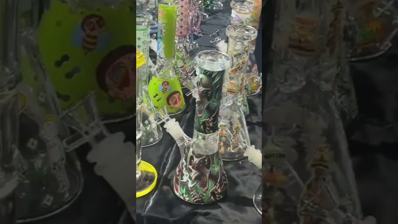 SMOKE MEGA&rsquo;s Ultimate Collection &ndash; Top Dab Rigs, Bongs & Oil Burners! #glassart  #smokinggear