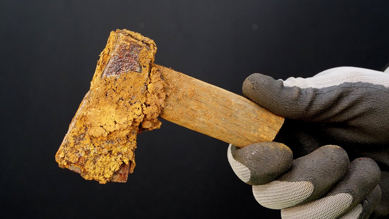 Mini Rusty Axe Restoration - De Useful Hand
