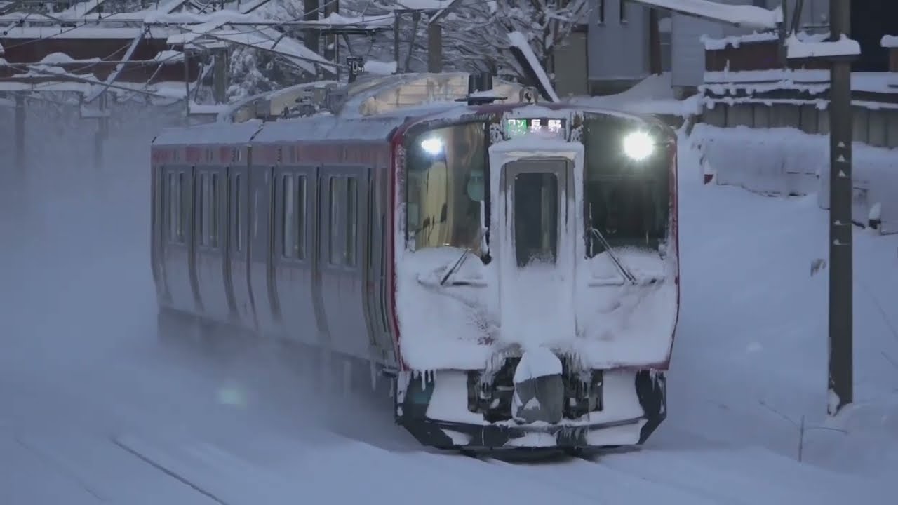 令和8年1月11日(日)18時30分以降、大雪対策で運休するも、令和8年1月12日(月)は、えちごトキめき鉄道妙高はねうまライン妙高高原駅より始発から運転された、しなの鉄道北しなの線普通列車など。