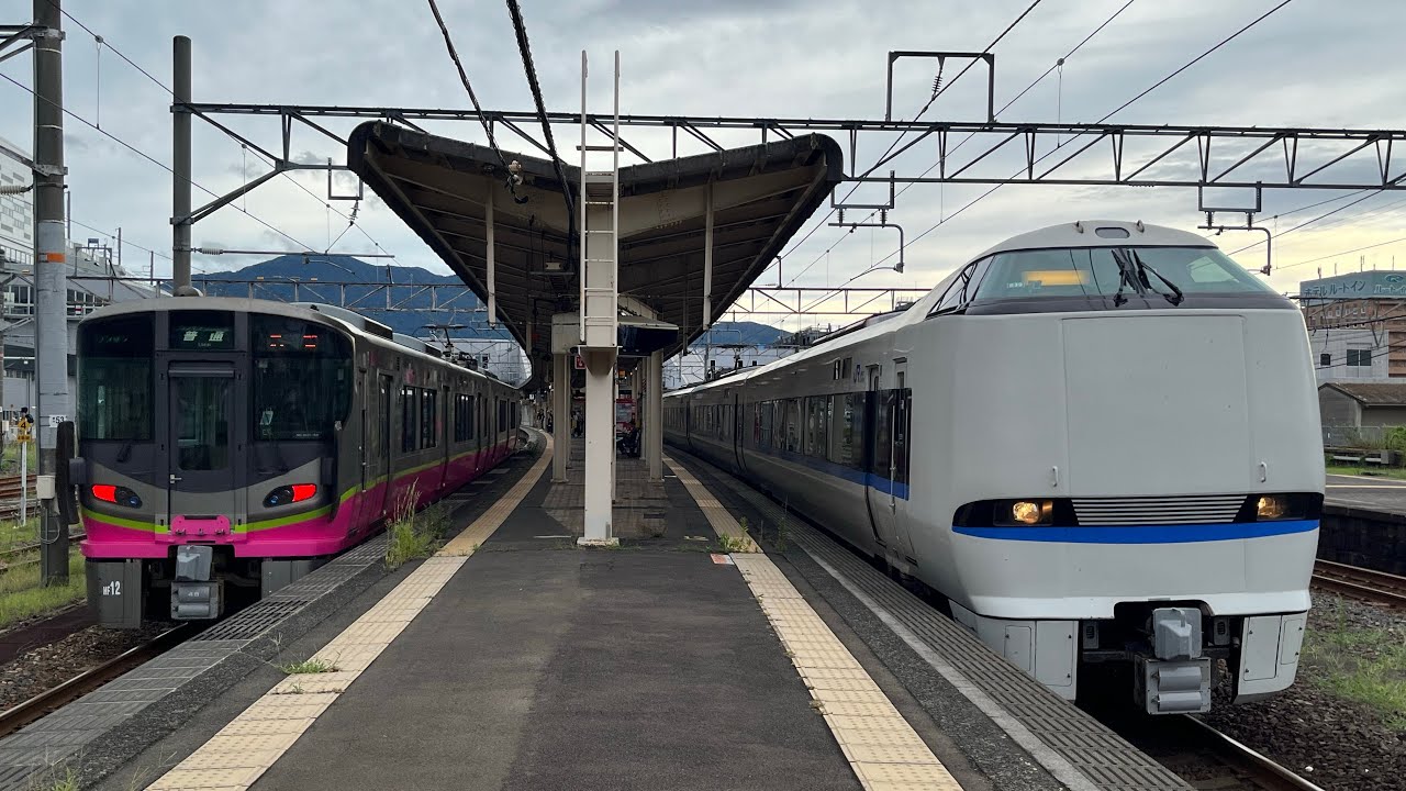 【サンダーバード】敦賀駅6番のりばから遅れのため待機中のサンダーバードが発車