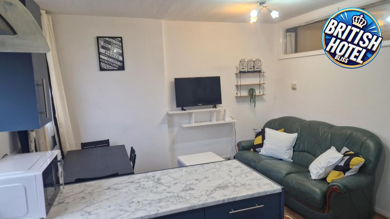 A Lovely two bedrooms flat | London, United Kingdom | Hotel Review ⭐