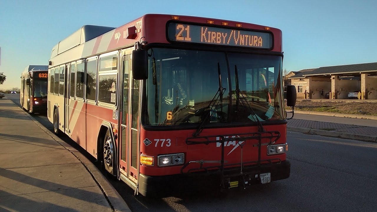 Hey Gang VIA Bus GILLIG Low Floor CNG #773 