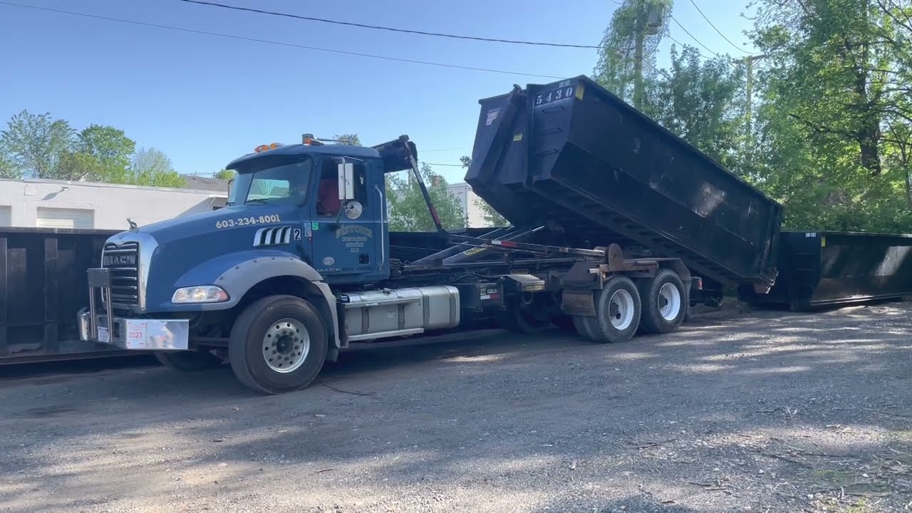 Pistone Container Service 2 ~ Mack Granite Palfinger Hooklift