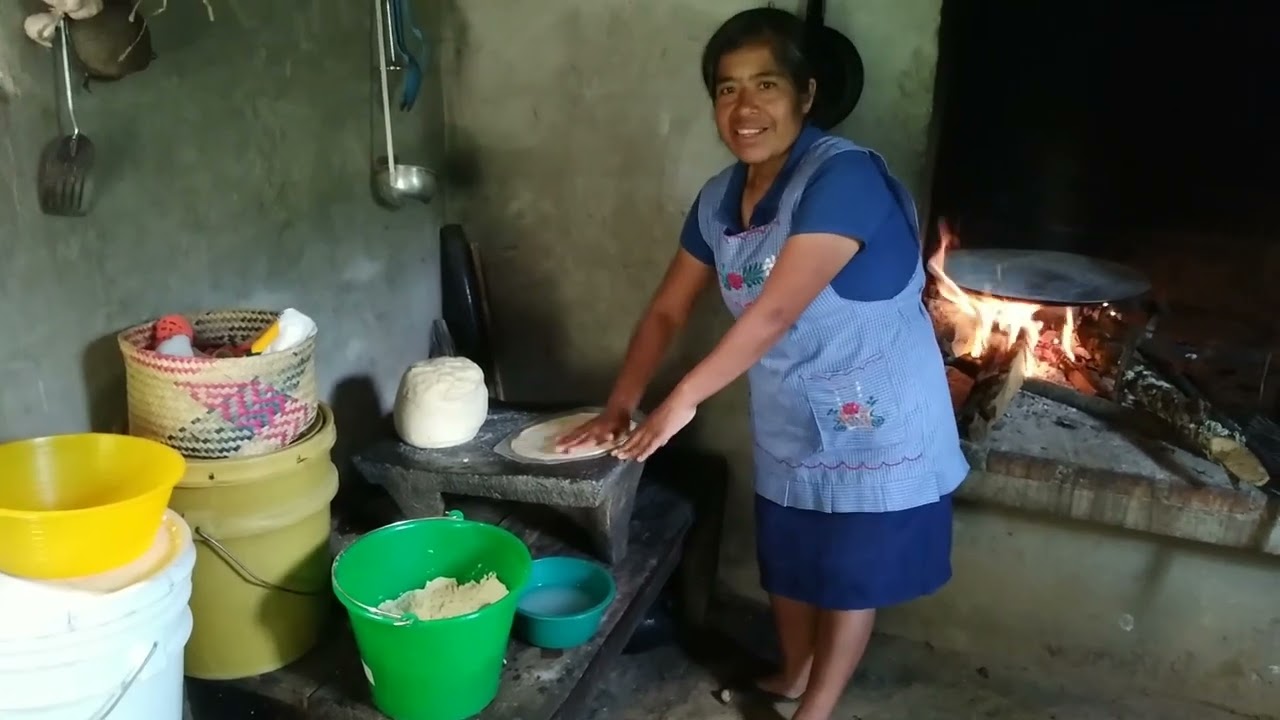 Nos quedamos sin energía eléctrica en la casa y fui en casa de mi mamá a hacer mis tortillas