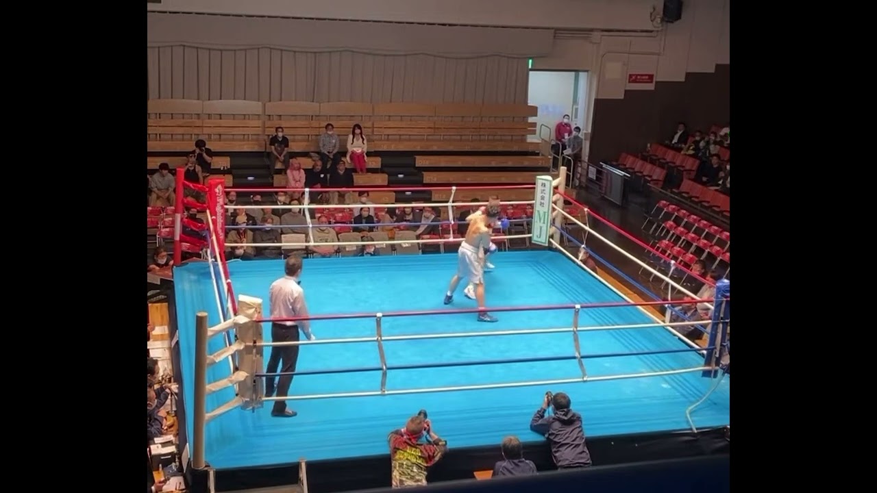 24-03-2023 - 劉家瑋出道戰，擊倒勝