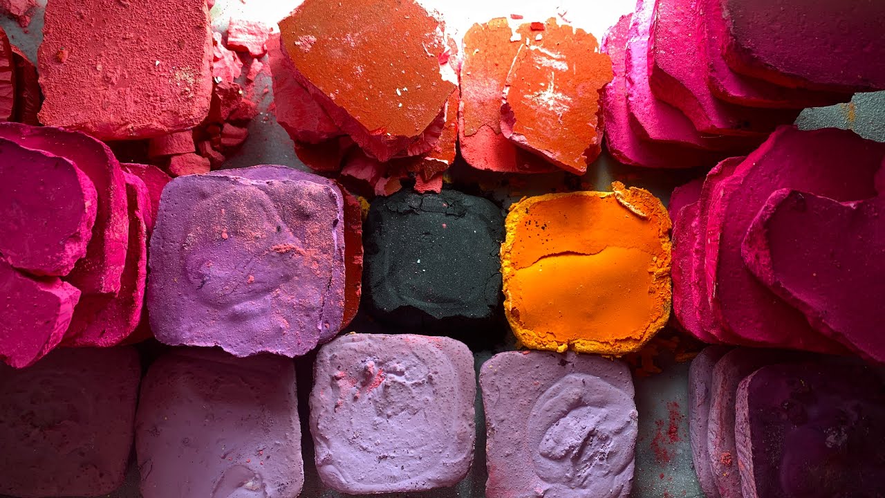 50 dyed powdery,dusty, soft and cruchy gymchalk/cornstarch/iron oxide pigment reformed blocks
