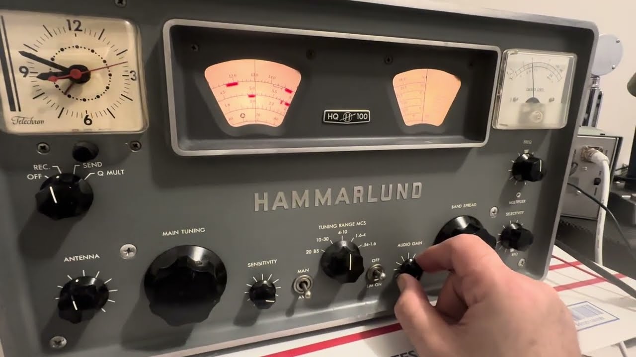 Hammarlund HQ-100 receiver. From a local collector in Frisco TX. try it out.