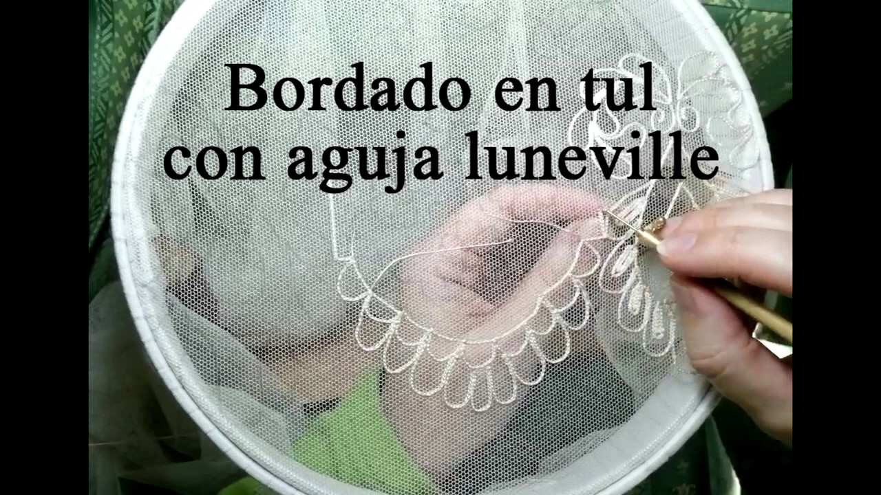 Bordado en tul con aguja luneville.