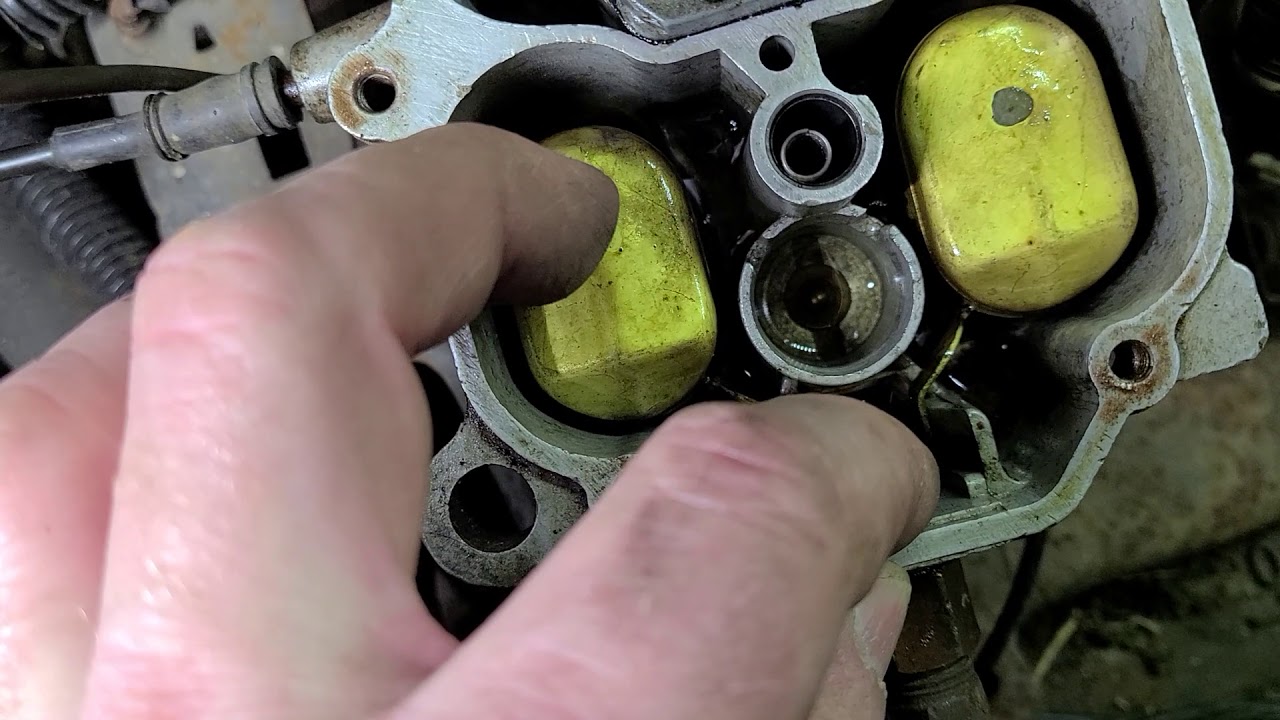 86 Dodge Ramcharger start and run and dealing with a bad carburetor and working in the rain