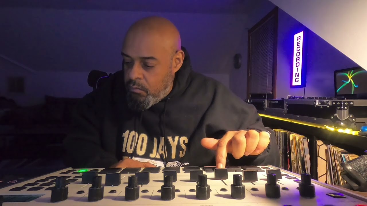 ISLA INSTRUMENTS S2400 12bit sampling drum machine (demo 225)