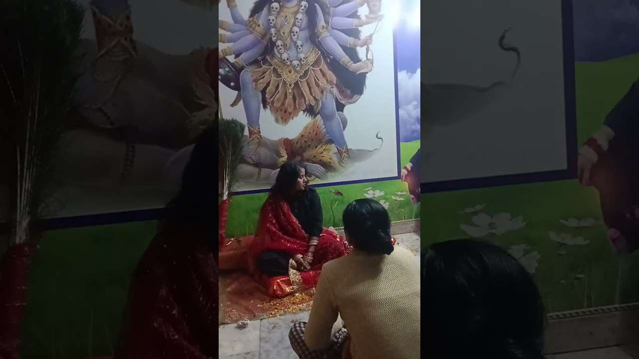 महाकाली का दरबार बच्चा पूछा लेता हुआ