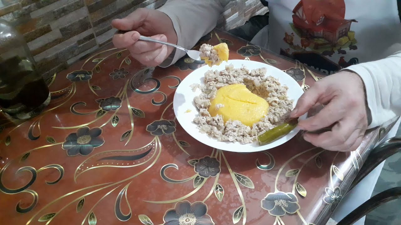 MANCARE DE CREIER DE PORC CU MAMALIGA
