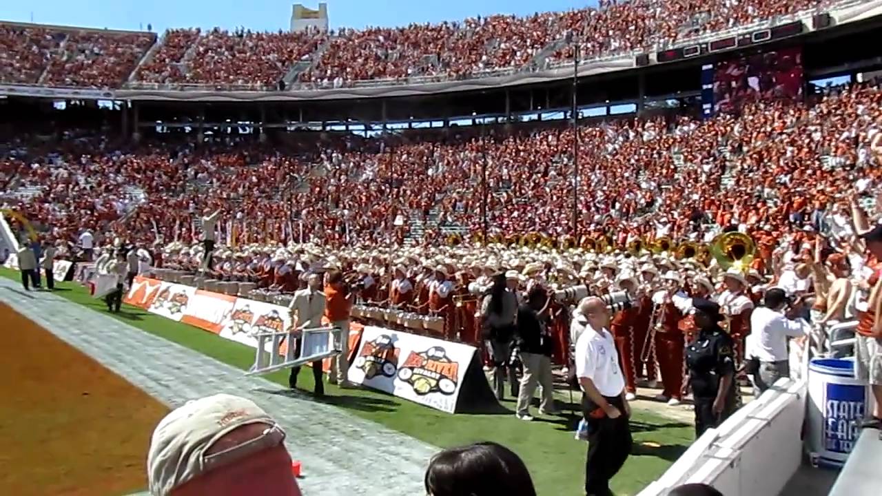 2010 Red River Rivalry - Texas Fight Song performed by the Longhorn Marching Band