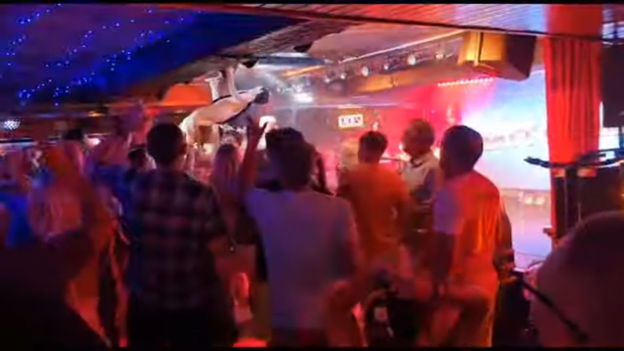 BENIDORM 1.30am - Red Light Spells DANGER In Morgan Tavern.....