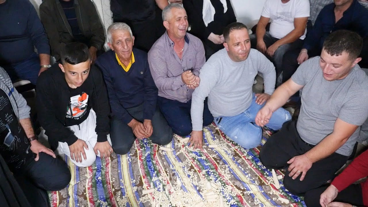 Duke shirë misër e duke kënduar në dasmën e Lorensit, Traditë në dasmat e Librazhdit 👏