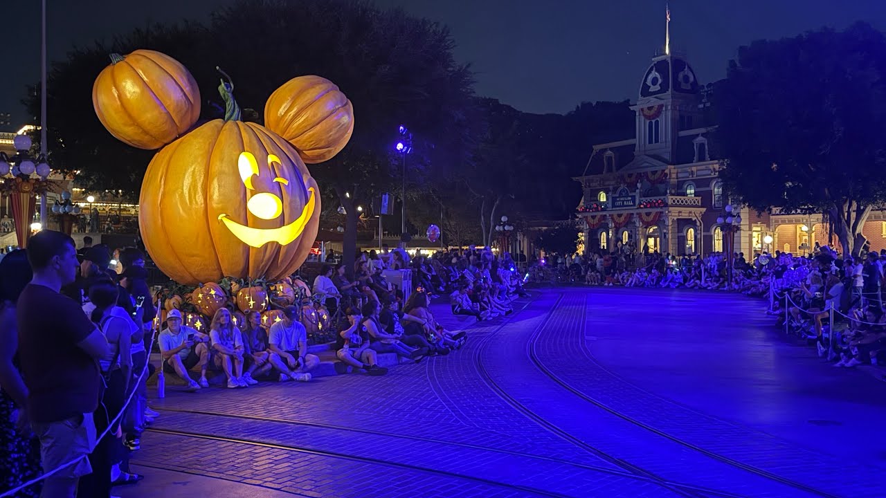 👻🎃2nd. DAY OF THE HALLOWEEN SEASON TIME 🎃👻 PAINT THE NIGHT ELECTRICAL PARADE ❤️ AUG 23, 2025.