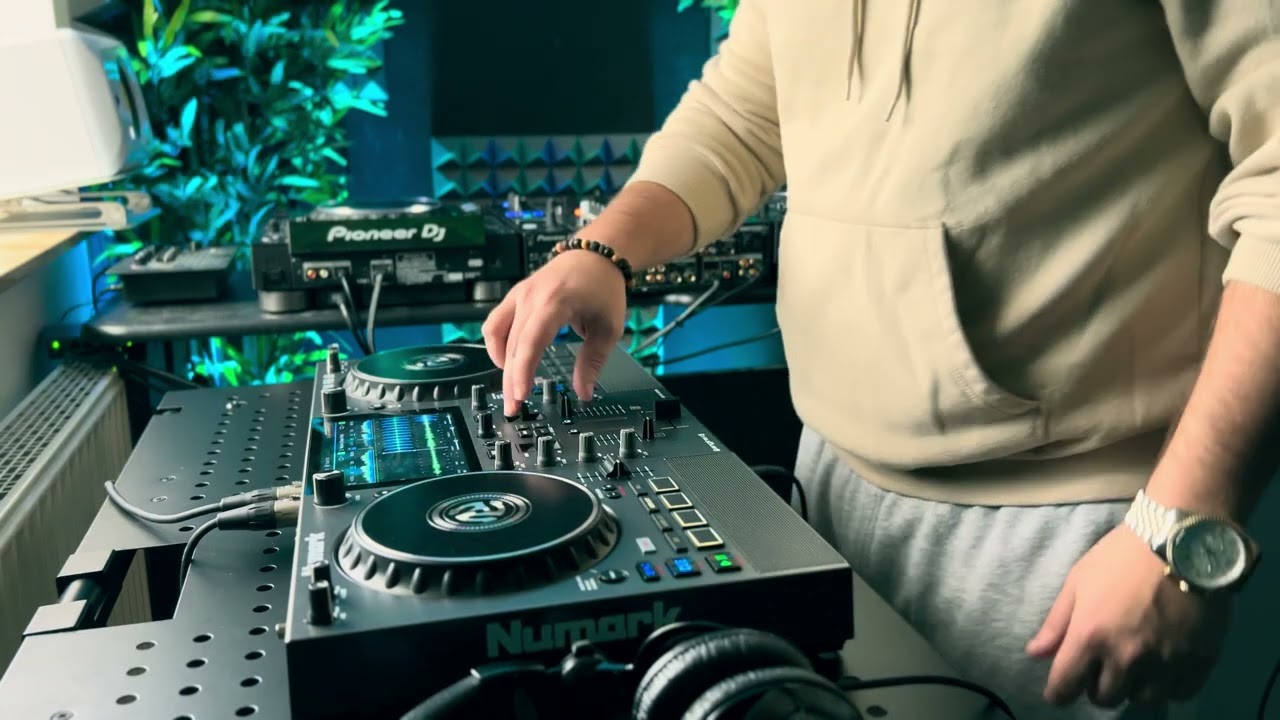 Epic Afro House Mix On Numark Mixstream Pro Go
