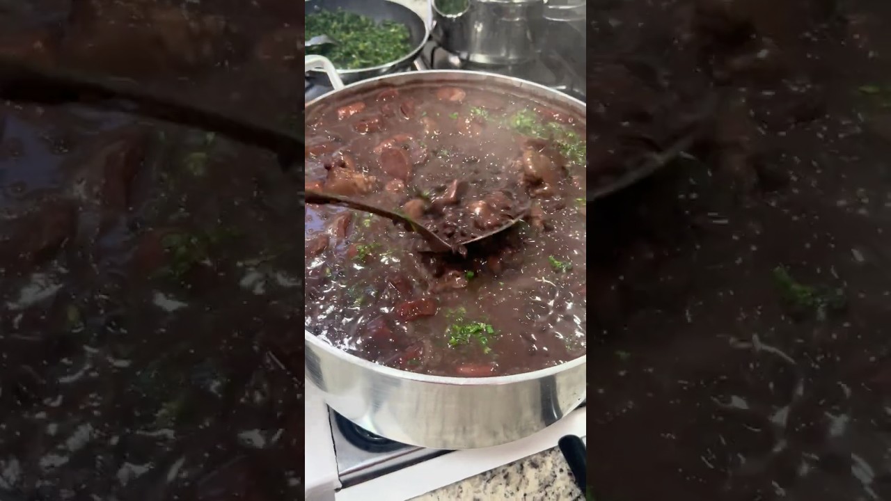 Hoje Tem Feij&atilde;o Caprichado 😂🐖 com P&eacute; de Porco Pra Ningu&eacute;m Botar Defeito 🤭🔥